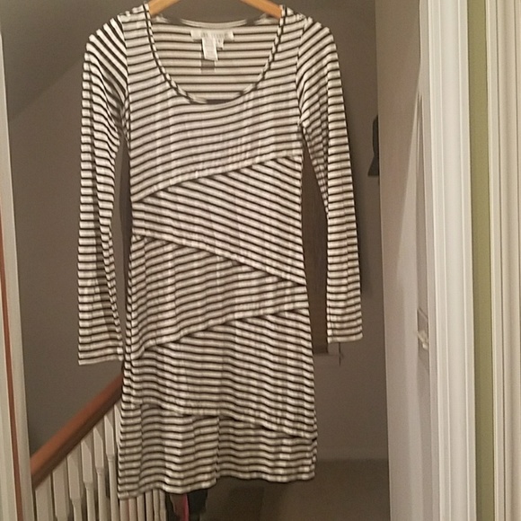 Max Studio Dresses & Skirts - Max Studio fitted dress